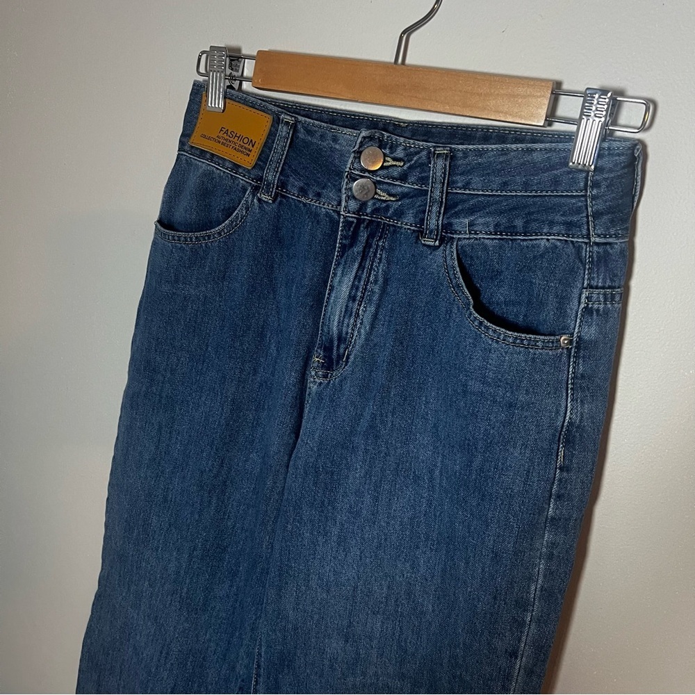 Fashion Authentic Denim Jeans Women’s Sz 26 (2/4) Wide Leg Relaxed Fit High Rise